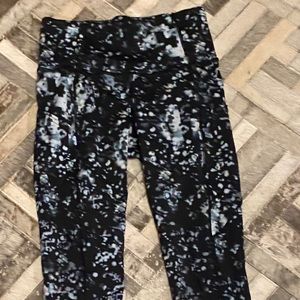 Lululemon luxtreme crops w/side pockets size 4